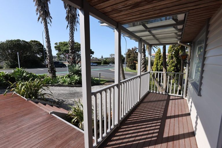 Photo of property in 498 East Coast Road, Windsor Park, Auckland, 0630