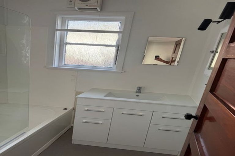 Photo of property in 35 Rangiora Avenue, Roslyn, Palmerston North, 4414
