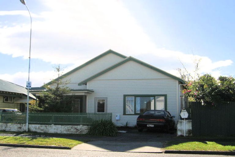 Photo of property in 1 Kinross White Street, Napier South, Napier, 4110