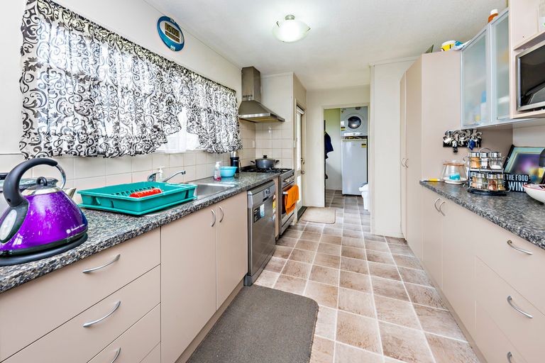 Photo of property in 4 Cottrell Place, Clendon Park, Auckland, 2103