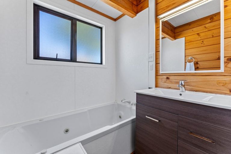 Photo of property in 124 Brightside Road, Stanmore Bay, Whangaparaoa, 0932