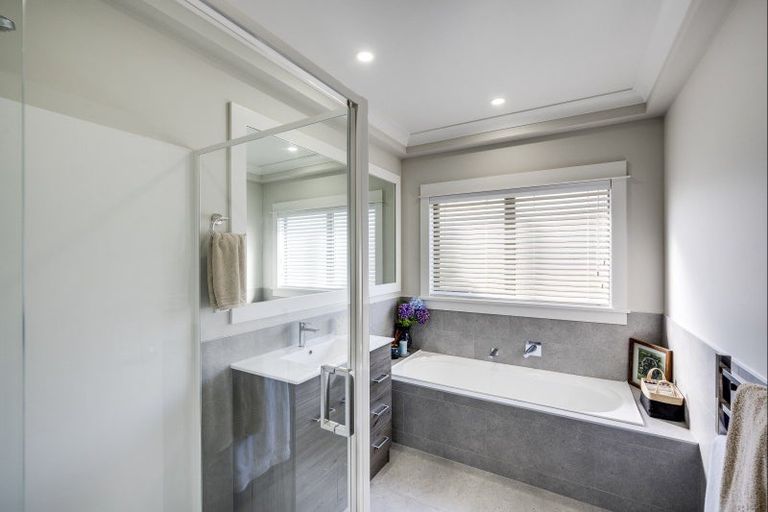 Photo of property in 2 Hurunui Drive, Te Awa, Napier, 4110