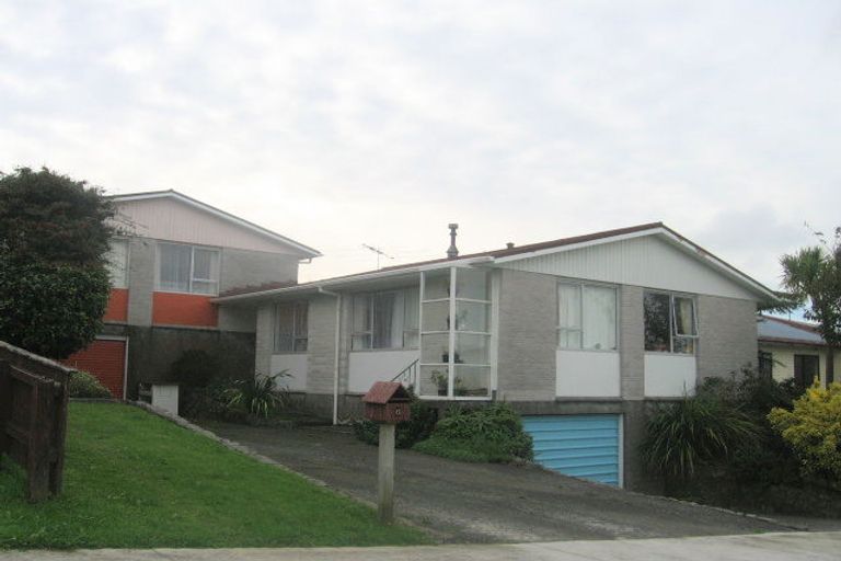 Photo of property in 6b Reese Jones Grove, Maungaraki, Lower Hutt, 5010