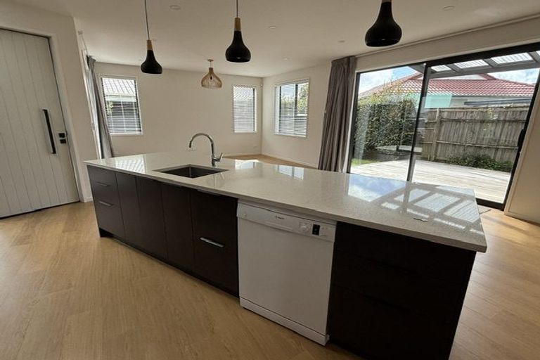Photo of property in 54a Santiago Crescent, Unsworth Heights, Auckland, 0632
