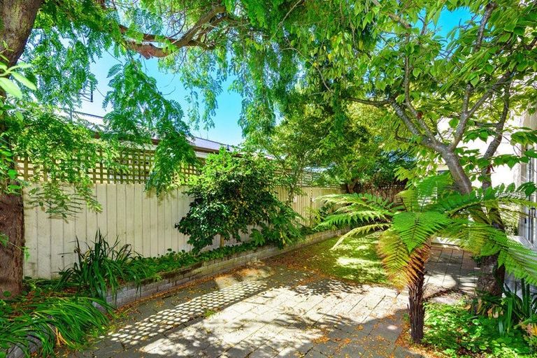 Photo of property in 2/44 Springfield Road, St Albans, Christchurch, 8014