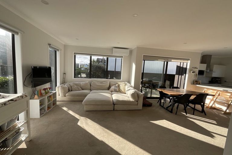 Photo of property in 7 Piko Lane, Hobsonville, Auckland, 0616