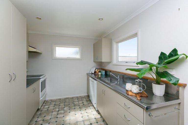 Photo of property in 23 Standish Street, Westown, New Plymouth, 4310