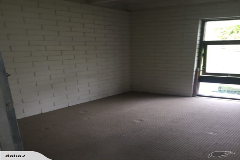 Photo of property in 6a Browns Bay Road, Rothesay Bay, Auckland, 0630