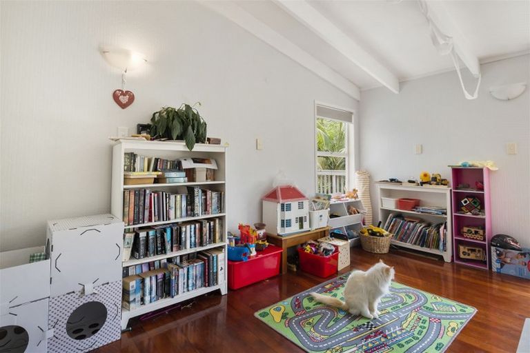 Photo of property in 62 Braemar Road, Castor Bay, Auckland, 0620