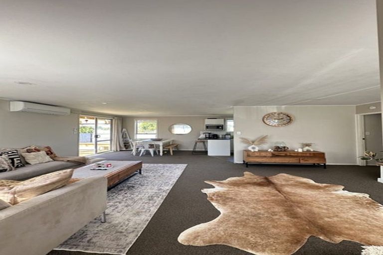 Photo of property in 124 Shifnal Drive, Randwick Park, Auckland, 2105