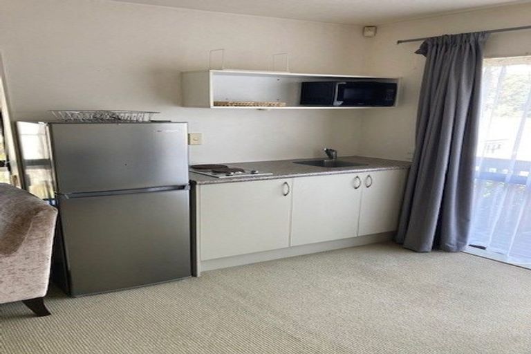 Photo of property in 26a Woodstock Road, Forrest Hill, Auckland, 0620