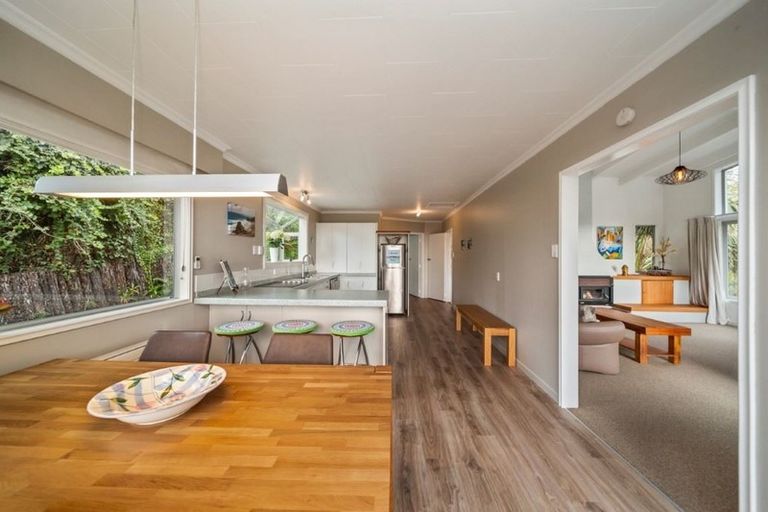 Photo of property in 7 Mcfarlane Street, Oakura, 4314