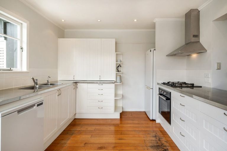 Photo of property in 42a Old Lake Road, Narrow Neck, Auckland, 0624