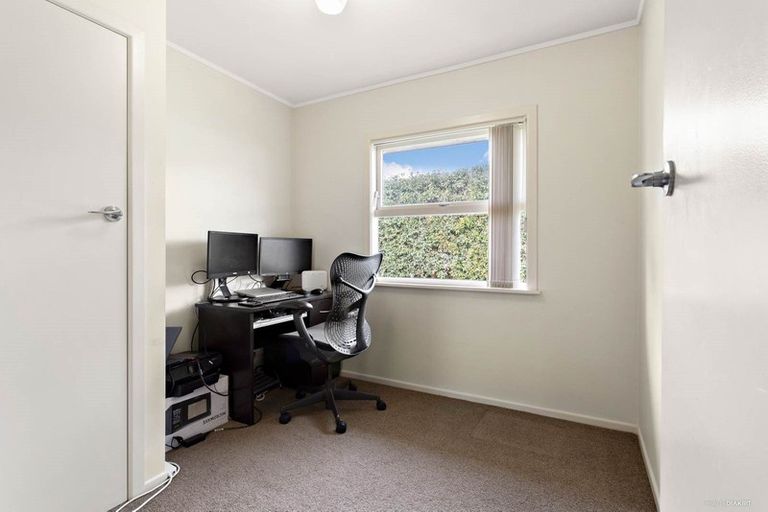 Photo of property in 1/58 Pupuke Road, Hillcrest, Auckland, 0627