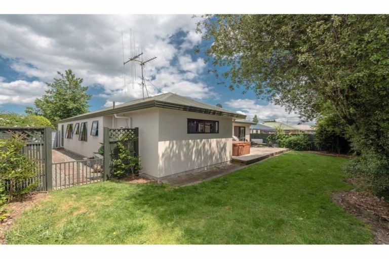 Photo of property in 12 Antrim Place, Nawton, Hamilton, 3200