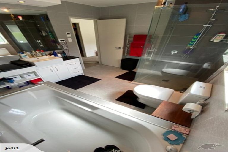 Photo of property in 22 Marwan Crescent, The Gardens, Auckland, 2105