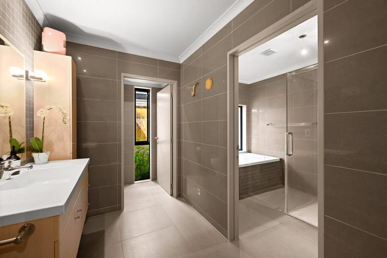 Photo of property in 21 Raddington Way, Huntington, Hamilton, 3210