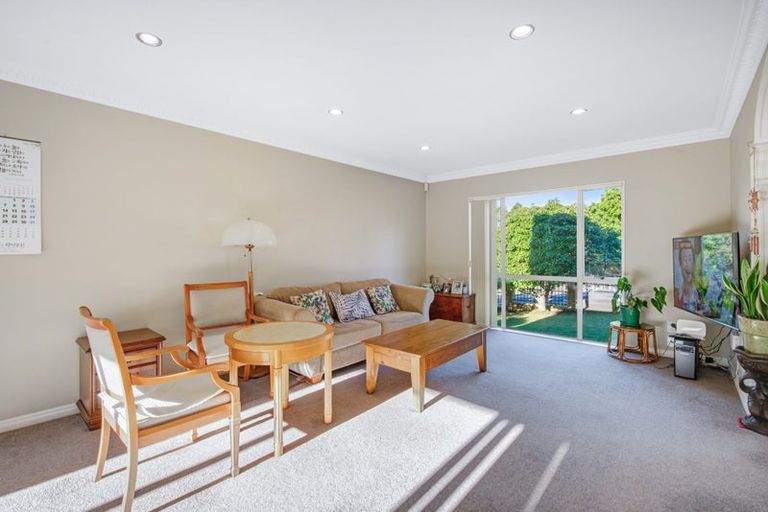Photo of property in 31 Goldfinch Rise, Unsworth Heights, Auckland, 0632