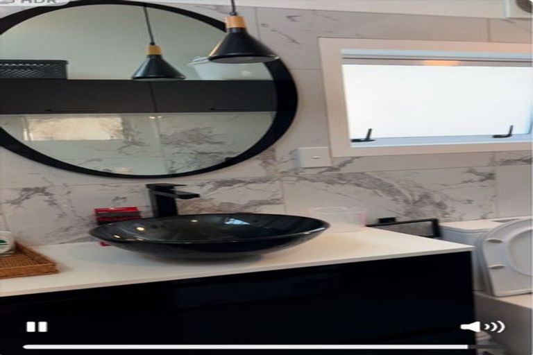 Photo of property in 47a Taikata Road, Te Atatu Peninsula, Auckland, 0610