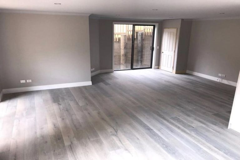 Photo of property in 15 Pixie Place, Pakuranga Heights, Auckland, 2010