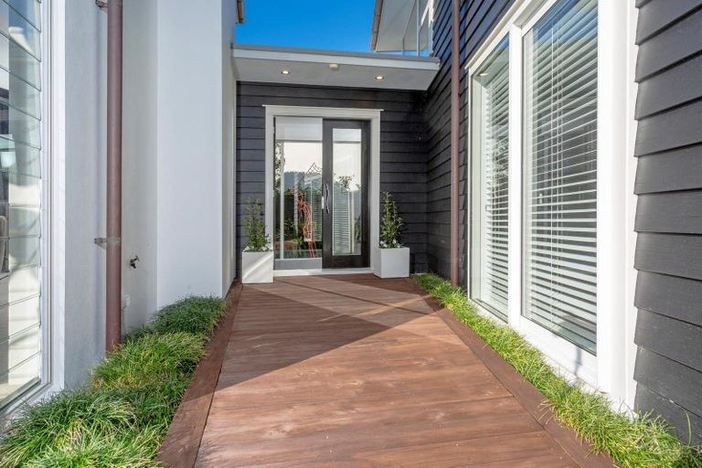 Photo of property in 223a Hurstmere Road, Takapuna, Auckland, 0622
