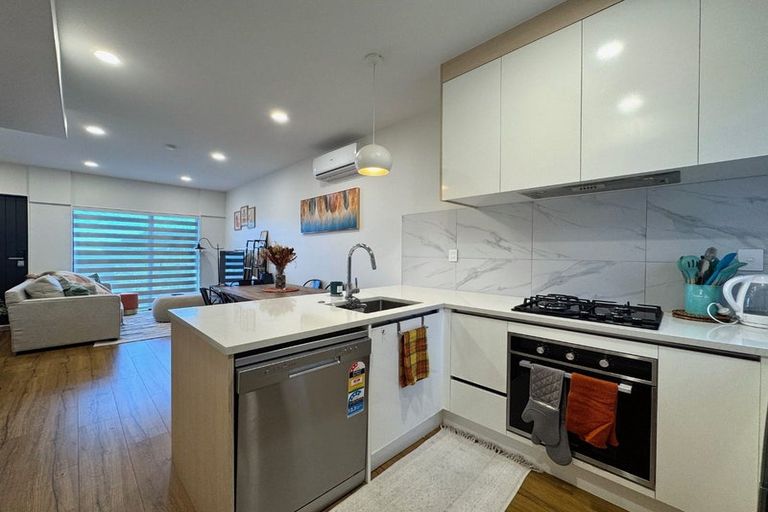 Photo of property in 6 Picturesque Drive, Flat Bush, Auckland, 2019