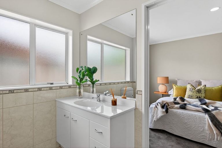 Photo of property in 32 Delmont Close, East Tamaki Heights, Auckland, 2016