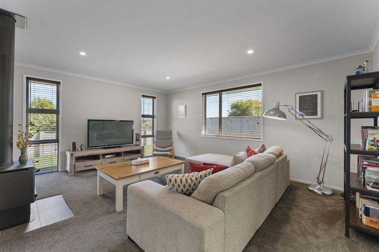 Photo of property in 24 Mahia Lane, Waikanae, 5036