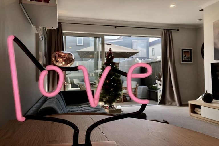 Photo of property in 47 Glidepath Road, Hobsonville, Auckland, 0616