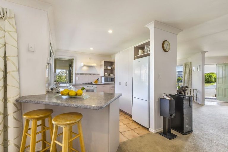 Photo of property in 11 Fairview Terrace, Waipahihi, Taupo, 3330