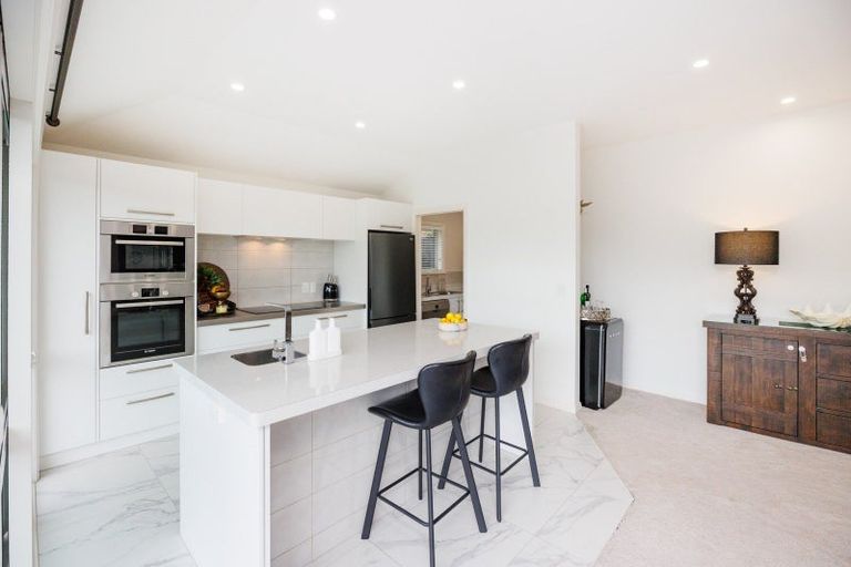 Photo of property in 28 Cashmere Drive, Fitzherbert, Palmerston North, 4410