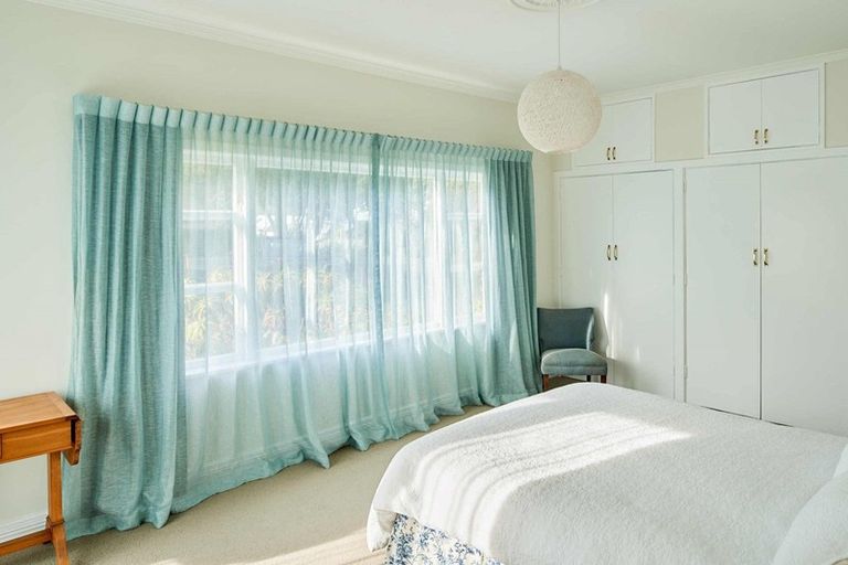 Photo of property in 1 Heketara Street, Eastbourne, Lower Hutt, 5013