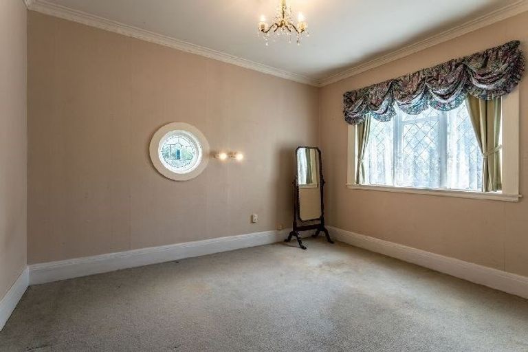 Photo of property in 475 Glenfield Road, Glenfield, Auckland, 0629