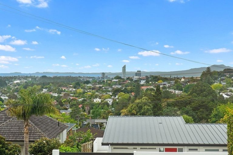 Photo of property in 14 Bank Street, Hillcrest, Auckland, 0627