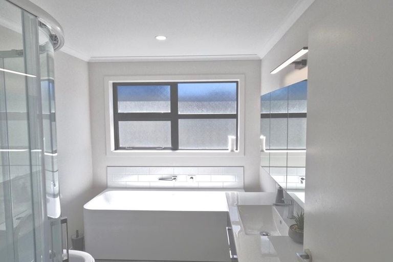 Photo of property in 14 Torea Place, Kenepuru, Porirua, 5022