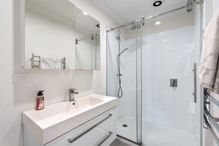 Photo of property in 8 Memorial Drive, Parahaki, Whangarei, 0112