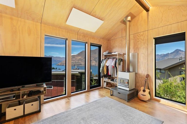 Photo of property in 45 Dart Place, Fernhill, Queenstown, 9300