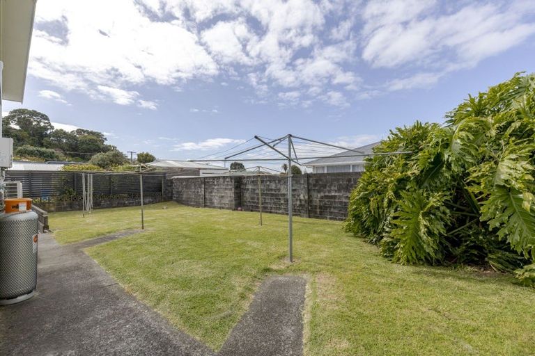 Photo of property in 8 Simons Street, Moturoa, New Plymouth, 4310