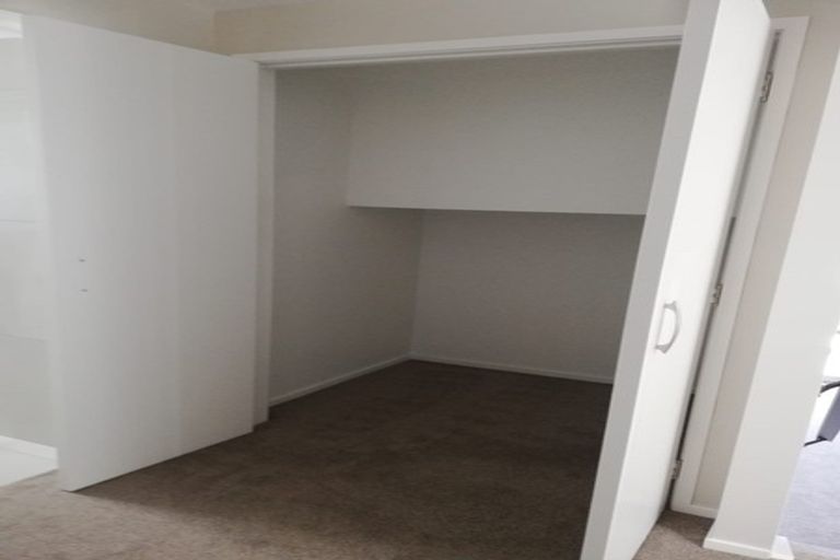 Photo of property in 2/5 Aries Place, Shelly Park, Auckland, 2014