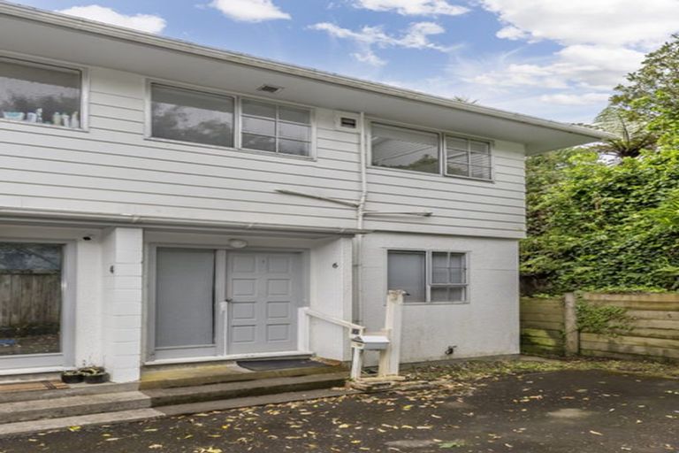 Photo of property in 6 Cyril Way, Paparangi, Wellington, 6037
