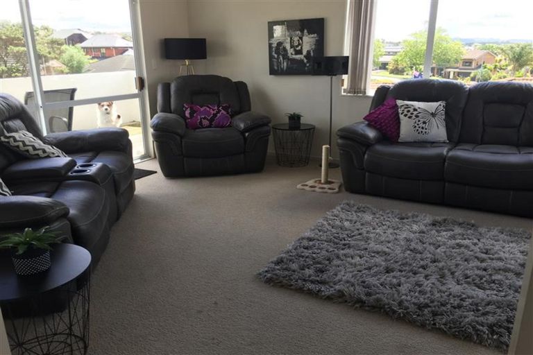 Photo of property in 51 Westpark Drive, West Harbour, Auckland, 0618