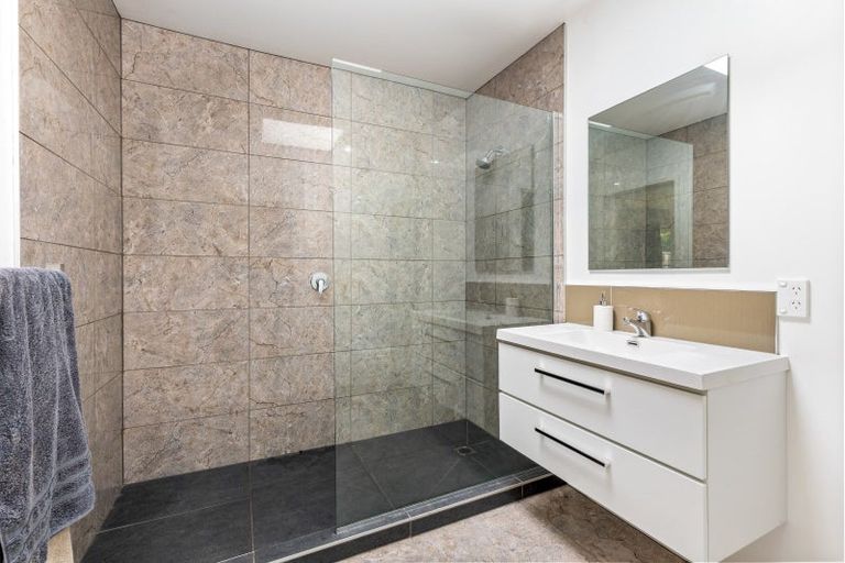 Photo of property in 49 Tawa Road, Kumeu, 0891