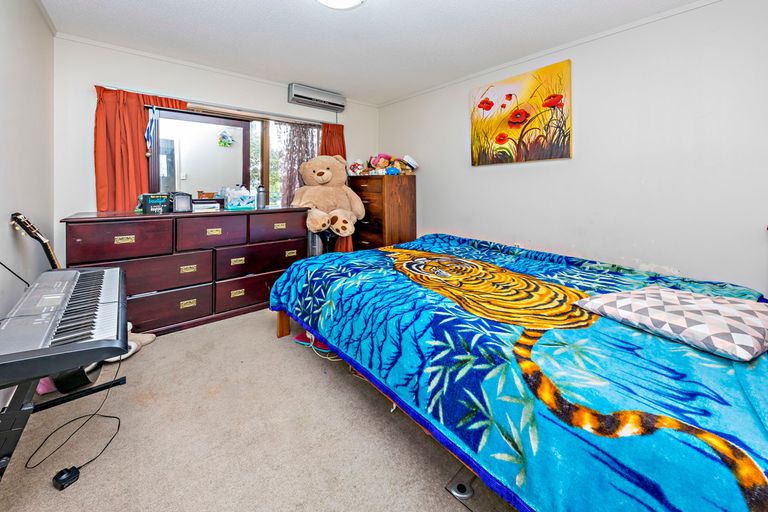 Photo of property in 4 Cottrell Place, Clendon Park, Auckland, 2103