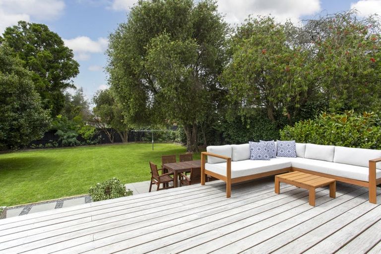 Photo of property in Peninsula Primary School, 61 Wharf Road, Te Atatu Peninsula, Auckland, 0610