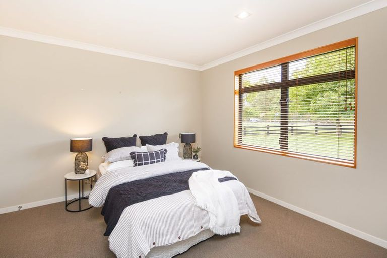 Photo of property in 7 Titirangi Drive, Fitzherbert, Palmerston North, 4471