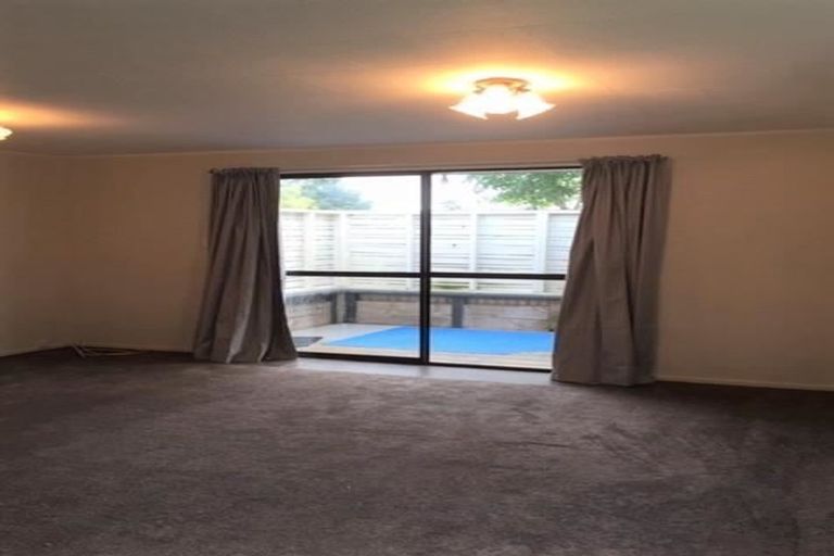 Photo of property in 6 Crosby Road, West Harbour, Auckland, 0618