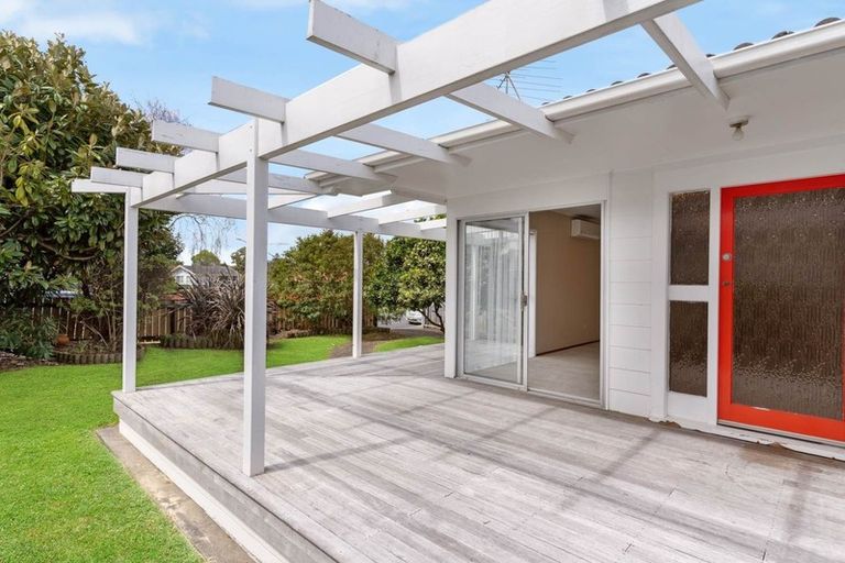 Photo of property in 22 Rowandale Avenue, Manurewa, Auckland, 2102