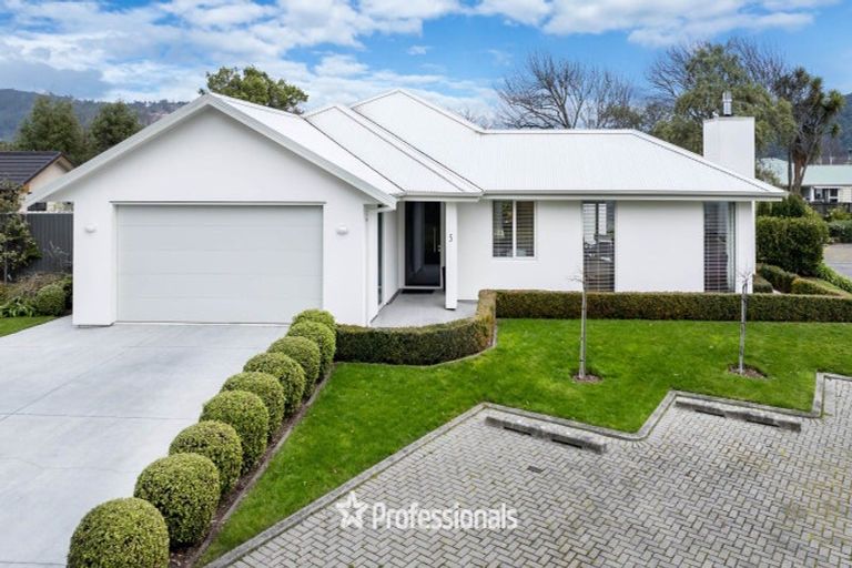 Photo of property in 5 Bateson Way, Heretaunga, Upper Hutt, 5018