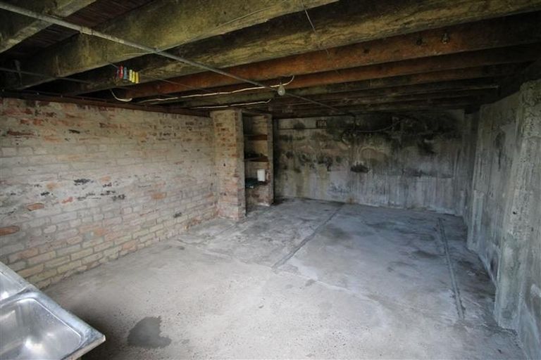 Photo of property in 264 Great North Road, Henderson, Auckland, 0612