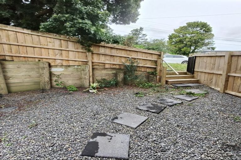 Photo of property in 1/9 Donovan Avenue, Massey, Auckland, 0614